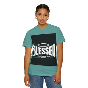 Gesegnetes Halo-Grafik-T-Shirt | Religiöser Glaube Typografie