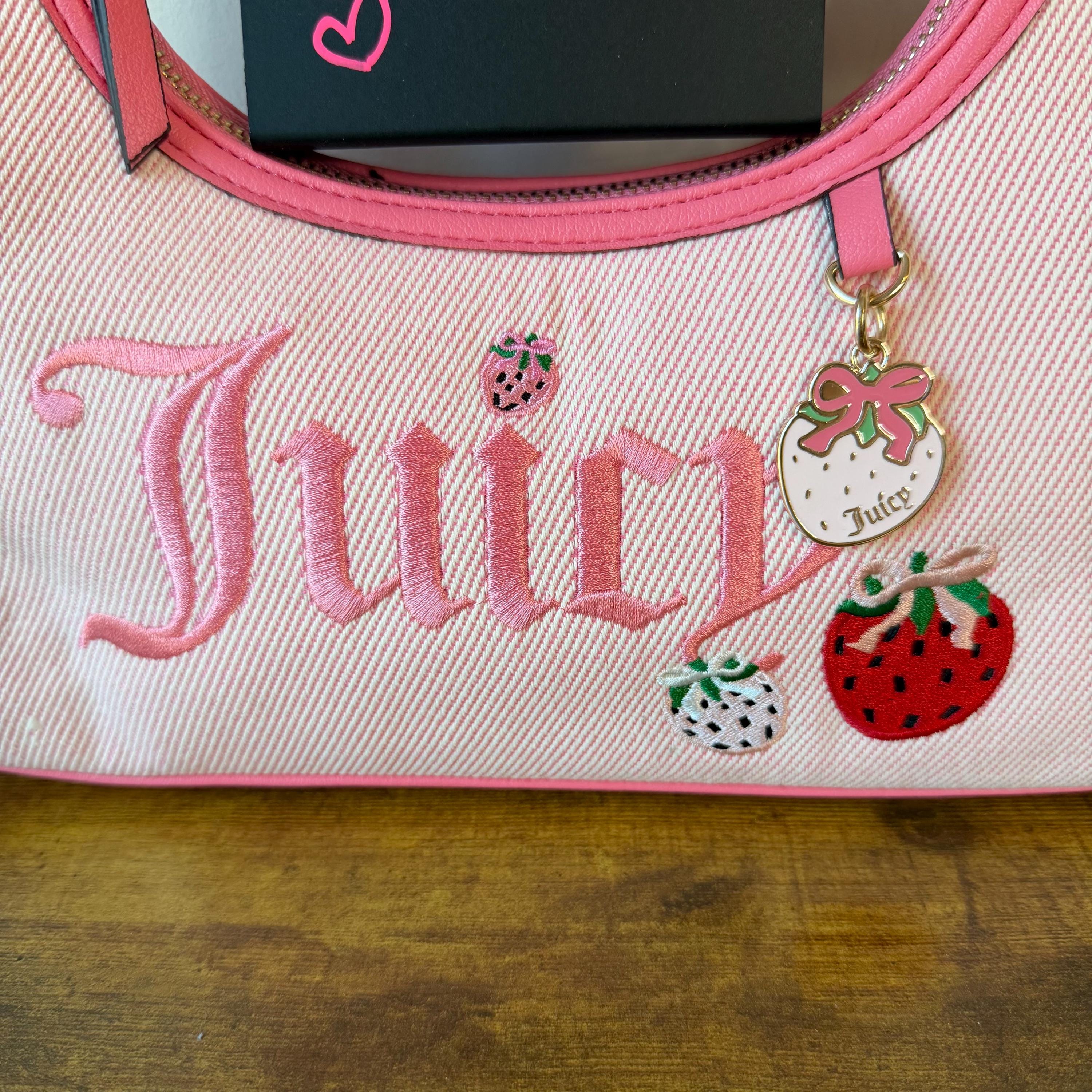 Juicy Couture ストロベリーショルダーバッグ New Juicy Couture Sweet Berry Hobo Shoulder Handbag Strawberry