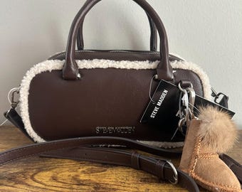 New Steve Madden Brown Satchel Crossbody Handtasche Kunstpelz Winter Ugg Boot Anhänger