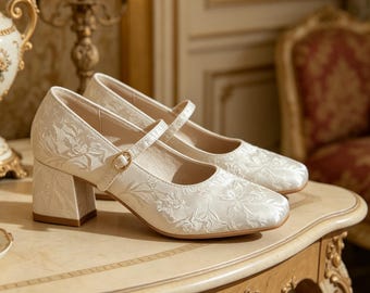 Plantillas personalizadas, zapatos de tacón grueso Mary Jane de satén color marfil, zapatos de novia vintage con jacquard floral.