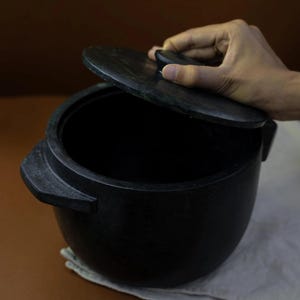 Soapstone Cookware with Lid - Seasoned
