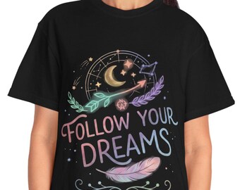 Volg je dromen T-shirt | Maan, veren, pastel hemels ontwerp