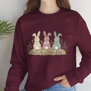 花柄パッチワークのウサギ柄スウェットシャツ | イースター春のウサギトリオ