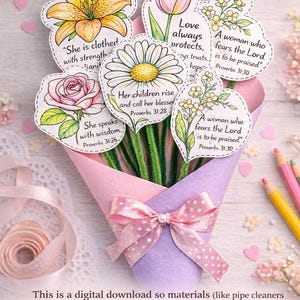 Könnte beinhalten: Ein Set aus drei Keramikbechern mit gesprenkelter, matter Oberfläche. Jeder Becher hat eine andere Farbe: hellblau, cremefarben und grau. Die Becher haben ein schlichtes, modernes Design und einen bequemen Griff.