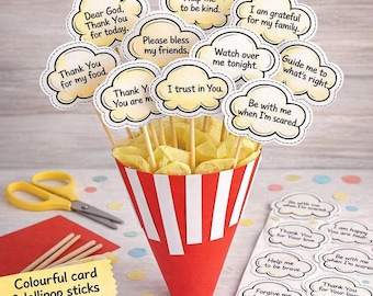Op de afbeelding: Een afdrukbare PDF met gebedsprompts voor kinderen. De afbeelding toont wolk-vormige kaarten met zinnen als 'Bedankt voor mijn eten' en 'Ik vertrouw op u'. De kaarten staan op stokjes in een rood-witte gestreepte kegel.