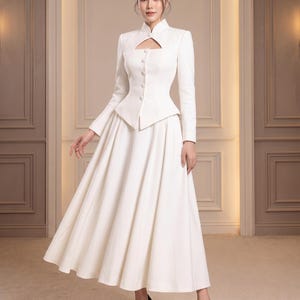 Completo gonna in crêpe bianco, blazer peplum con scollo a goccia, abito da sposa/cerimonia a due pezzi svasato a trapezio con bottoni e pieghe, abito lungo da sposa/cerimonia a due pezzi per donna
