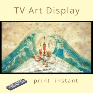 Könnte beinhalten: Digitaler Kunstdruck mit dem Titel "TV Art Display", der eine surreale Szene mit Ozeanwellen zeigt, die eine Herzform bilden. Das Kunstwerk umfasst Flaschen, eine Geige und eine karierte Oberfläche. Die Worte "print instant" sind ebenfalls sichtbar.