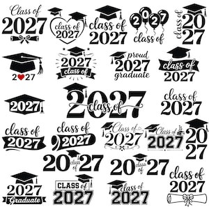Könnte beinhalten: Eine Sammlung von schwarz-weißen Grafiken zum Thema Abschluss. Designs beinhalten Doktorhüte, den Text "Class of 2027", Diplome und Ballons. Ideal für Abschlussankündigungen, Partydekorationen oder Kleidung.