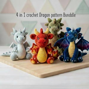 Puede incluir: Un juego de tres tazas de cerámica con un acabado mate moteado. Las tazas son en tonos crema, gris claro y gris oscuro. Cada taza tiene un diseño simple y minimalista, ideal para café o té.