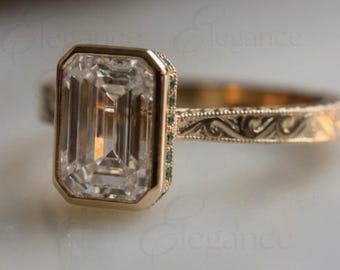 Anel de Noivado Vintage com Moissanita de 3 Quilates com Corte Esmeralda em Ouro Maciço 14K com Aro Gravado, Anel Solitário com Cravação em Bisel de Inspiração Antiga para Ela