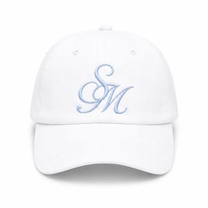 Casquette pour couple avec initiales entrelacées