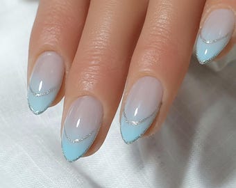 Uñas postizas con puntas ombré francesas