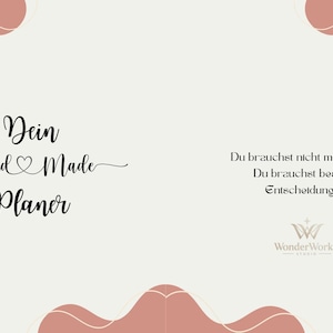 Könnte beinhalten: Cremefarbenes Planer-Design mit dem Text "Dein Hand Made Planer" in eleganter Schrift. Das Design enthält ein Herzsymbol und die Worte "Du brauchst nicht mehr Ideen. Du brauchst bessere Entscheidungen."