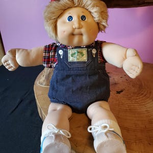 Vintage 1984 Cabbage Patch Kinder Fuzzy Whitzen Hair Boy mit blauen Augen