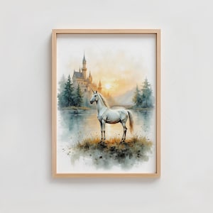 Könnte beinhalten: Ein gerahmter Aquarelldruck zeigt ein weißes Einhorn an einem See, mit einer Burg im Hintergrund. Das Kunstwerk zeigt einen Sonnenuntergang mit warmen Farben, Bäumen und einer Brücke, wodurch eine Fantasieszene entsteht.