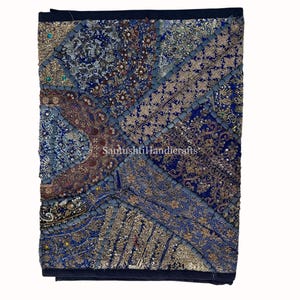 Camino de mesa Patchwork Zardozi: Tapiz indio bohemio bordado para colgar en la pared (57"x19")