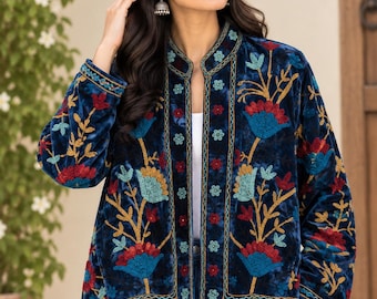 Handgefertigte Samtjacke mit Suzani-Stickerei, Boho-Mantel mit Blumenmuster, Baumwollfutter