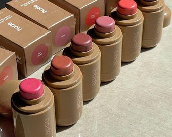 Cream Blush Stick: colorete hidratante y mate modulable para un brillo natural.