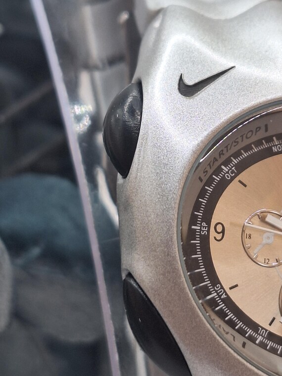 Nike Triax Style vintage Watch Futuristic Design View 3