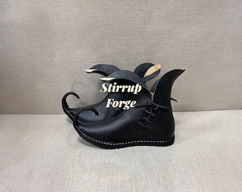 Sapatos Poulaines com bico curvado, calçado medieval em couro, botas góticas de fantasia, sapatos marcantes renascentistas feitos à mão.