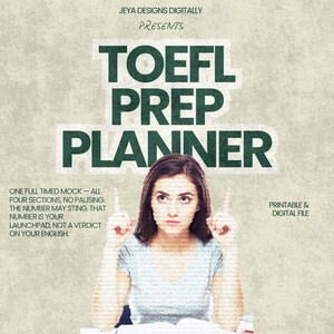 Könnte beinhalten: Ein digitales TOEFL Prep Planner Dokument mit dunkelgrünem Text auf strukturiertem beigem Hintergrund. Der Text lautet JEYA DESIGNS DIGITALLY PRESENTS TOEFL PREP PLANNER, ergänzt durch Informationen zu einem zeitgesteuerten Probetest und Druckdatei.