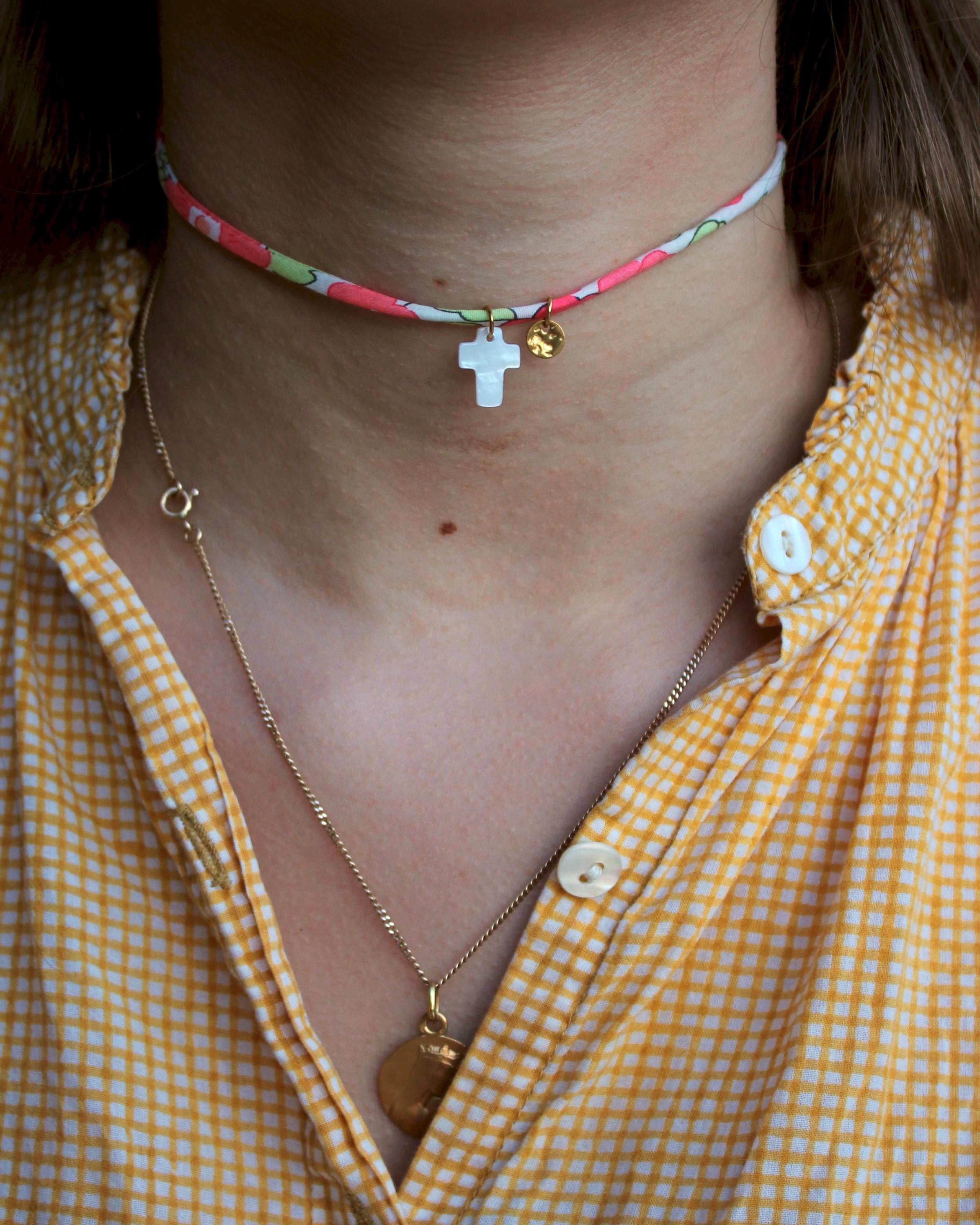 Collana In Corallo Rosso Naturale 3 File Da 6 Mm - Conchiglia E Chiusura Fiore In Argento Placcato