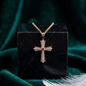 Collana con croce in argento sterling 925, ciondolo a croce placcato oro 14 carati, collana con rubino rosa e diamanti simulati, gioiello religioso regalo per donna