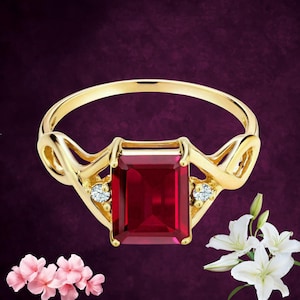 Könnte beinhalten: Rustikales Holzschild mit dem Text "Welcome to our home" in weißer Schrift. Das Schild hat eine Used-Optik und ein schlichtes, einladendes Design, ideal für die Eingangsbereichsdekoration.