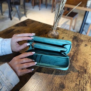 Veelkleurige pythonleren portemonnee met ritssluiting - stijlvolle en unieke damesportemonnee afbeelding 9