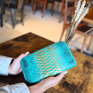 Veelkleurige pythonleren portemonnee met ritssluiting - stijlvolle en unieke damesportemonnee afbeelding 5