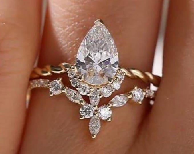 2 CT Pear Cut Diamond Engagement Ring | Dainty Gold Ring with Side Diamonds | Unique Wedding Ring | Bridal Jewelry Gift for Her