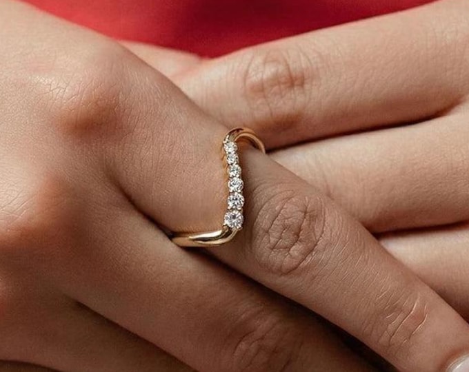 Curved Lab Grown Diamond Wedding Band, V Shape Chevron Diamond Ring, 14K Solid Gold Stackable Bridal Band, Anniversary Gift for Her