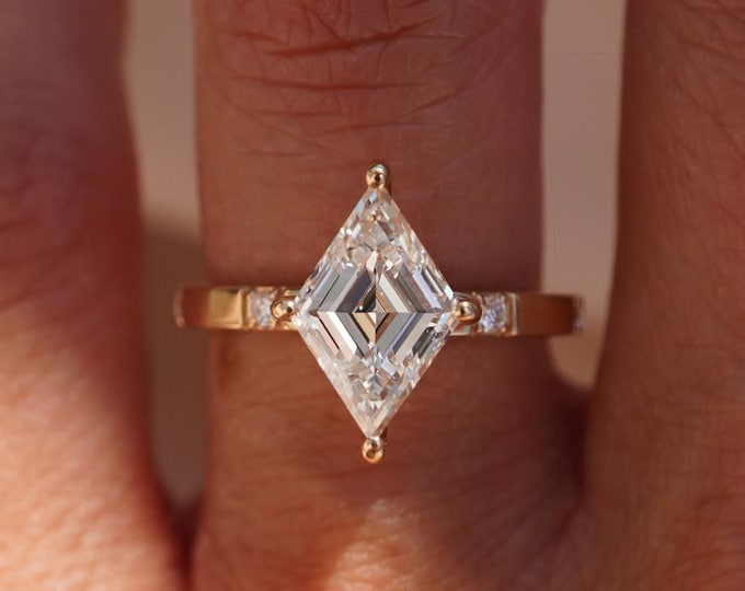 Vintage Kite Shaped Moissanite Engagement Ring Yellow Gold Ring Curved Wedding Ring Unique Ring Gift for Her Promise Ring Anniversary Ring