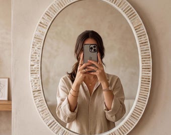Specchio ovale in madreperla, mobile bagno moderno con intarsi a righe, arredamento bagno di lusso realizzato a mano.