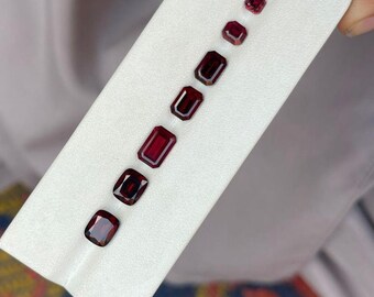 10,50 kt | Fijne kwaliteit rode rhodoliet-granaat: mix geslepen granaat, zeldzame losse edelsteen