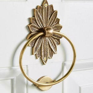 Heurtoir de porte en laiton | Quincaillerie d'entrée à motif de feuille | Décoration végétale pour façade | Décoration architecturale vintage | 15 cm
