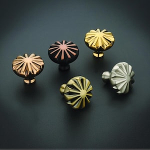 Tirador de cajón de latón de 60 mm con diseño floral tipo rayos de sol, tirador de lujo para cómoda, herrajes para muebles vintage.
