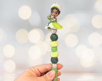 Bolígrafo de cuentas con adorno inspirado en la princesa Tiana de Disney (extendido)