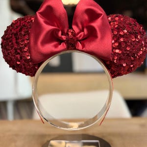 Haarband met rode pailletten en muizenoren, oren met rode satijnen strik, glinsterende pretparkoren, oren voor een Disney-vakantie, handgemaakte muizenoren voor volwassenen