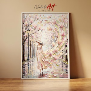 Peut inclure: Impression sur toile encadrée représentant une femme en robe fluide marchant sur un chemin mouillé bordé d'arbres et de lampadaires. L'œuvre est dominée par des éléments floraux roses et blancs. Le texte "NataliArt Studio" est en haut à droite.