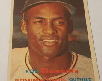 Cartão de beisebol Topps de 1957, Pittsburgh Pirates, Roberto Clemente nº 76, PIRATES (Hall da Fama)