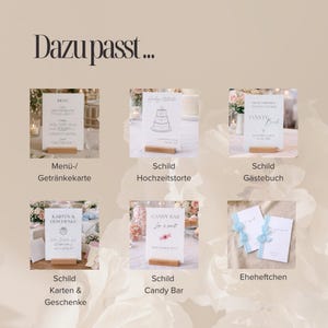 K&ouml;nnte beinhalten: Eine Sammlung wei&szlig;er, rechteckiger Hinweisschilder und Karten mit schwarzer Schrift und Illustrationen, jeweils in einem kleinen Holzst&auml;nder. Das Set enth&auml;lt Schilder f&uuml;r Men&uuml;, Hochzeitstorte, G&auml;stebuch, Karten und Geschenke, Candy Bar und Eheheftchen.