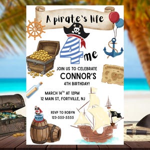 Puede incluir: Una invitación de cumpleaños con temática pirata con el texto "A pirate's life". La invitación presenta un cofre del tesoro, un barco pirata y un ancla. La invitación es para el 4º cumpleaños de Connor, el 14 de marzo a las 12 PM.