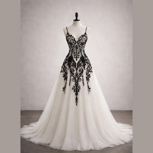 Vestido de novia gótico de tul negro bordado, vestido de novia color marfil de corte A, vestido de novia alternativo con tirantes finos, boda de Halloween