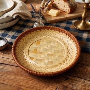 Gewebte flache Bambus-Obstkorbschale, natürliche Rattan-Servierplatte für Brot, dekorative Weidenschlüsselschüssel, rustikaler Küchentisch-Organizer