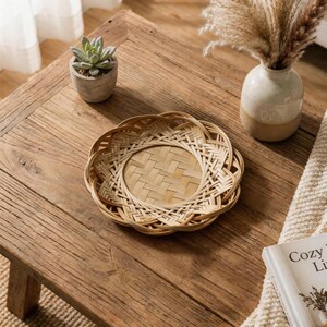 Cesta de frutas de bambú natural con encaje, bandeja redonda tejida a mano, contenedor de almacenamiento rústico para la cocina, bandeja para aperitivos de bambú verde, idea de regalo para un nuevo hogar.