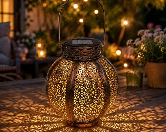 Solcellslykta, trädgårdslampa i brons i vintagestil, ihålig metalldekoration för uteplats, för trädgårdsstaket