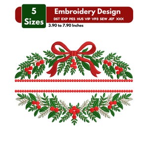 Könnte beinhalten: Ein Stickmuster mit einem Weihnachtskranz-Motiv aus grünen Blättern, roten Beeren und einer roten Schleife. Der Text lautet 5 Sizes, Embroidery Design, DST EXP PES HUS VIP VP3 SEW JEF XXX und 9,91 bis 20,07 cm. Das Design ist durch zwei rote Perlenlinien getrennt.