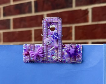 Clip morado pequeño para diario basura / Clip con dije de joya de caramelo kawaii / Clip colorido para planificador / Accesorio de papelería maximalista