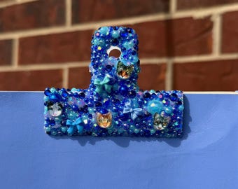 Clip pequeño para diario con lazos y gatos azules / Clip con dije de joya kawaii / Clip colorido para planificador / Accesorio de papelería maximalista